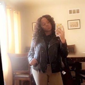 Meet your Posher, Camya